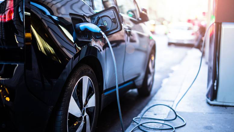 Definitivno vozimo na struju: Do 2030. polovica će automobila biti na električni pogon