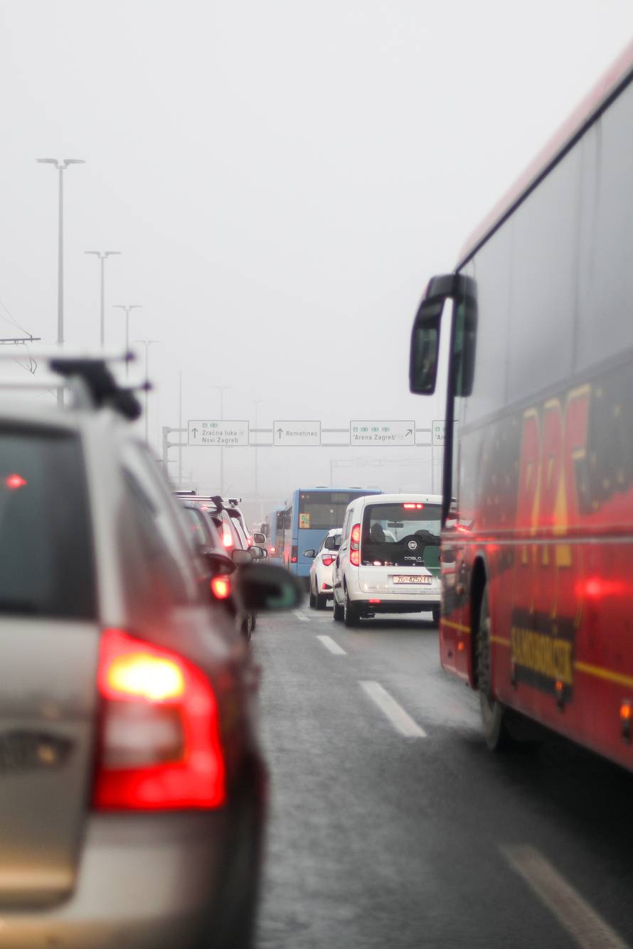 Zagreb: Prvi radni dan nakon puštanja u promet novog rotora u Remetincu