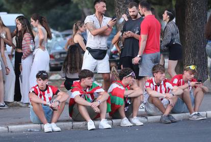 FOTO Jutro nakon prve večeri Ultre: Partijaneri ostali do zore, ceste pune vrećica i otpada...