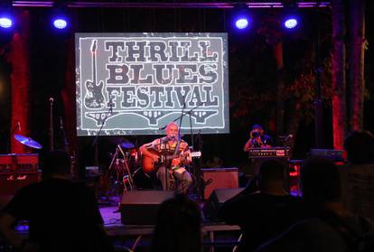 Započeo je Thrill Blues Festival, Dino Jelusić svirao na otvorenju