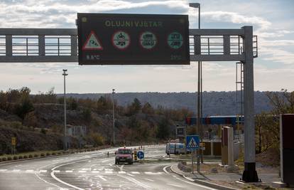 Udari vjetra usporavaju promet na A1 i A6, problemi i uz obalu