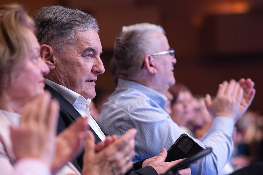 Zagreb: 40 godina klape Cambi