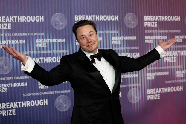 FILE PHOTO: Elon Musk at an awards show in Los Angeles