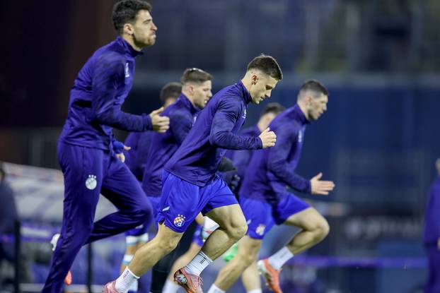 Zagreb: Zagrijavanje igrača uoči početka utakmice GNK Dinamo - Celta Vigo