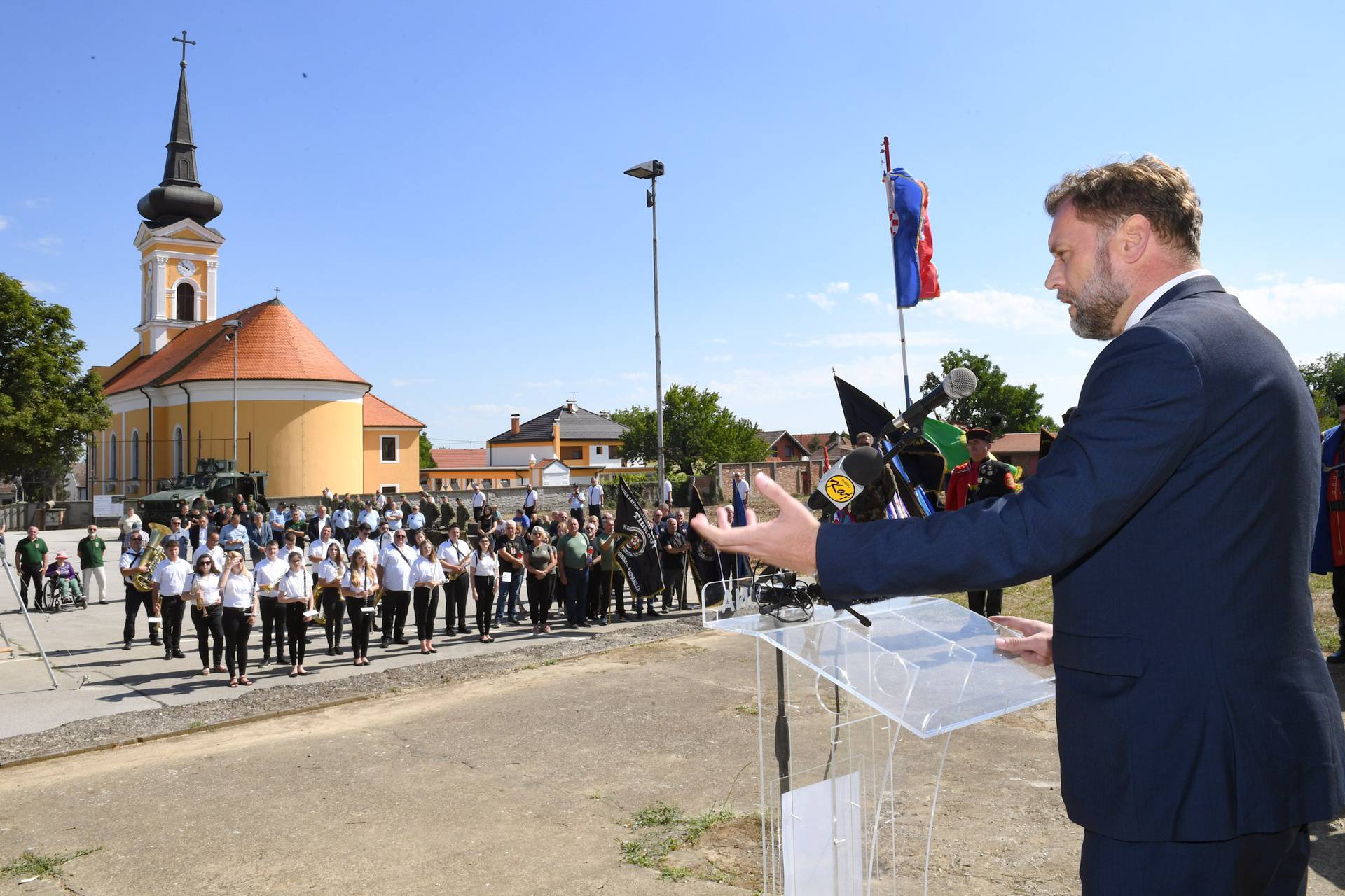 Ministar Banožić na Danu hrvatskih branitelja Općine Jarmina