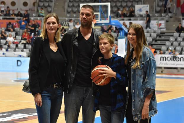 Zadar: Tomislav Ruži? s obitelji na košarkaškom turniru Zadar Douglas