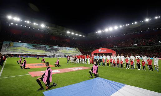 A stadion nov: Prskalice opalile vodom po tribinama u Albaniji