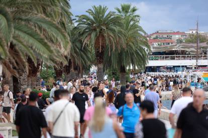 Split pun turista: Zahladilo je pa su umjesto plaže otišli  - na Rivu