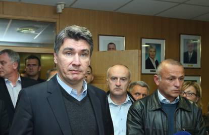 Stožer: Nije istina da se ploče u Vukovaru više neće skidati