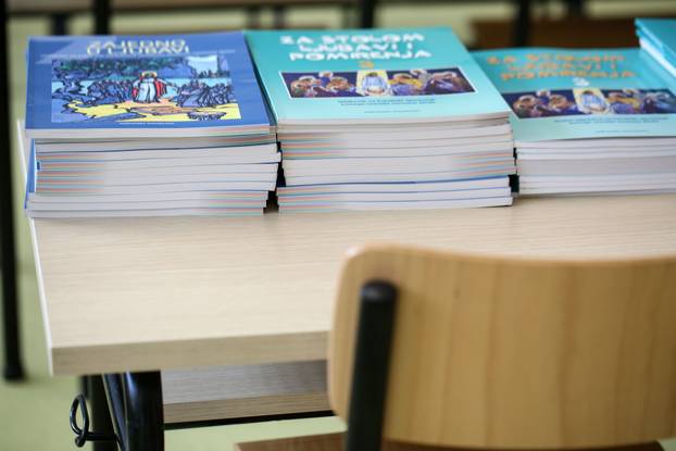 Zagreb: Isporuka udžbenika u osnovnu školu Hrvatski leskovac