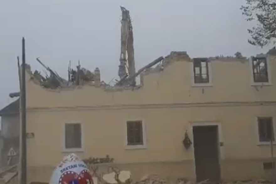 Rušenje zgrade u Petrinji