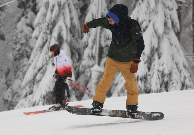 Zagreb: Započela skijaška sezona na Sljemenu 