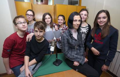 Učenici OŠ Manuš pripremaju i emitiraju novosti na radiju