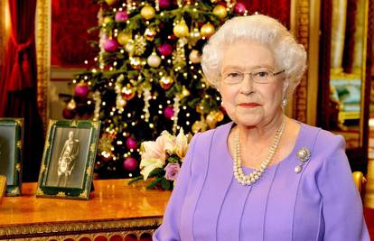 Kraljica svakog Božića osoblju daje isti dar - puding i čestitku