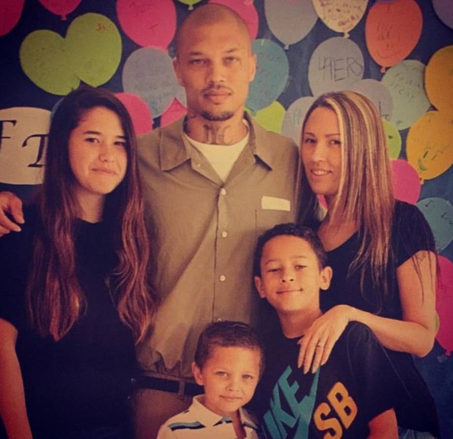 Supruga seksi kriminalca želi se razvesti: 'Naš brak je gotov'