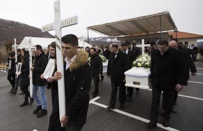 U Hrvatskoj je Dan žalosti zbog osmero mladih koji su umrli u novogodišnjoj noći u Posušju