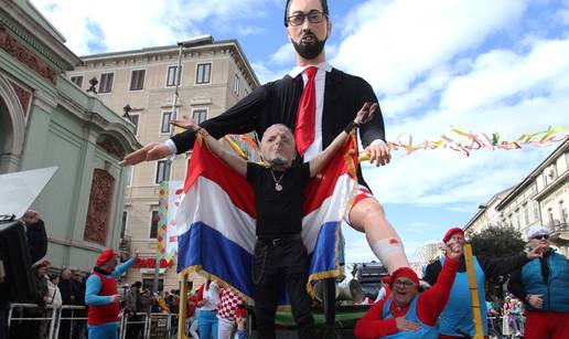 VIDEO 11 tisu&cacute;a maskiranih u Rijeci: Maske Toma&scaron;evi&cacute;a i Thompsona ukrale su show