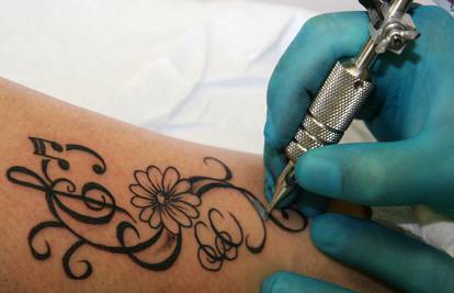 Tinta za tetoviranje može biti uzročnik raka, najgora crvena?