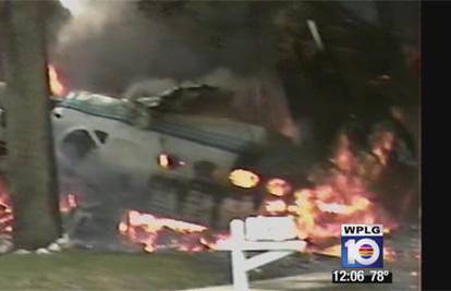 SAD: Cessna pala na kuću na Floridi i prepolovila je