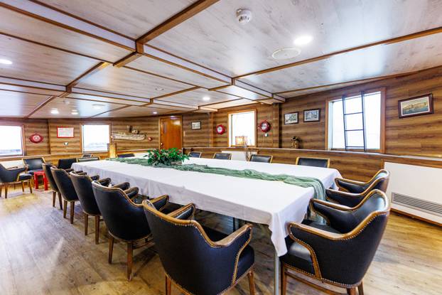 FOTO Zavirite u prvi brod-hotel u Hrvatskoj: Noćenje na ovom brodu u Rijeci ima posebnu čar