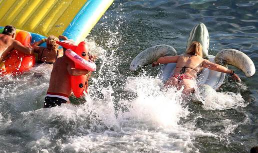 FOTO Tko je najbrži na luftiću? Na riječkim morskim igrama su prikupljali za pedijatriju KBC-a