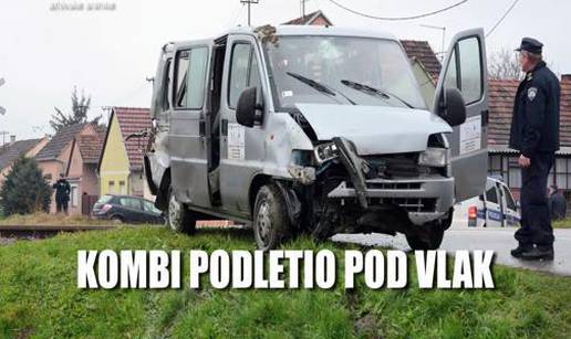 Kombi podletio pod vlak! Sedam osoba je ozlijeđeno