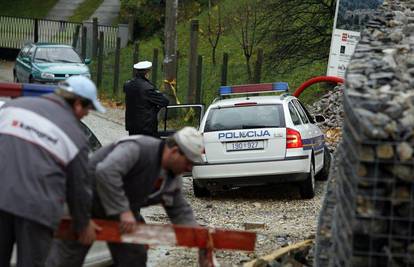 Pao na gradilištu i završio s metalnom šipkom u ruci