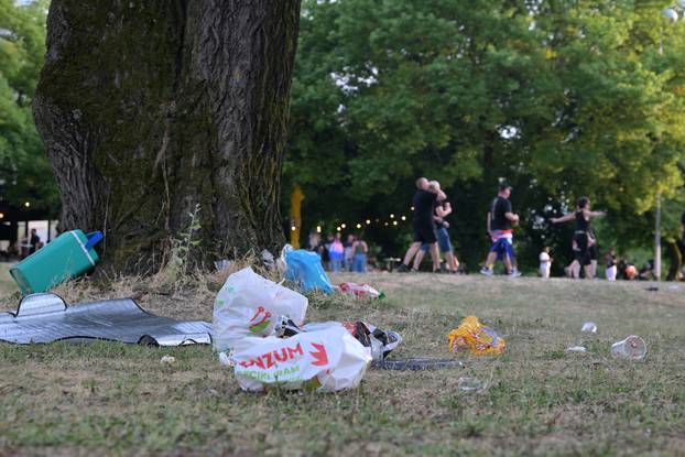 Zagreb: Smeće koje je ostalo u fan zoni na Bundeku