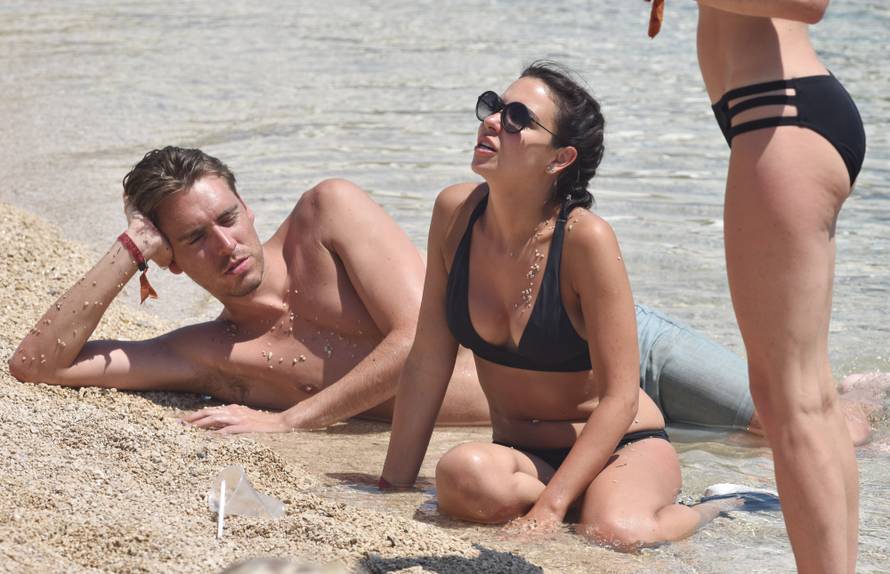 Tulum u Tisnom: Partijanerice pokazale seksi tijela na plaži