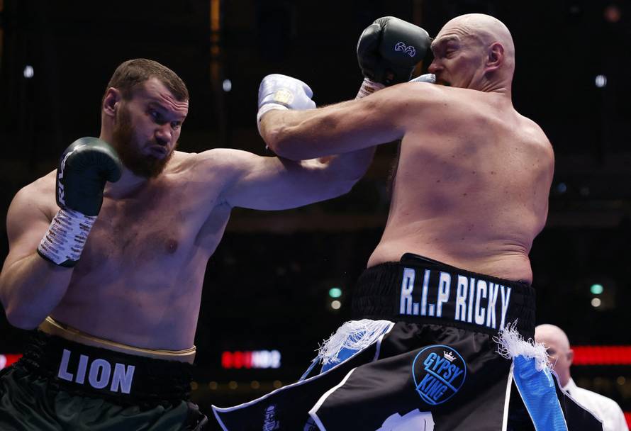Tyson Fury v Arslanbek Makhmudov