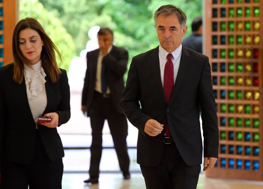 "Većina ne želi izbore, neka se što prije imenuju novi ministri"