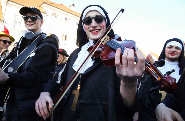 Samobor: Povorka mjesnih odbora i alegorijskih kola na Fašniku