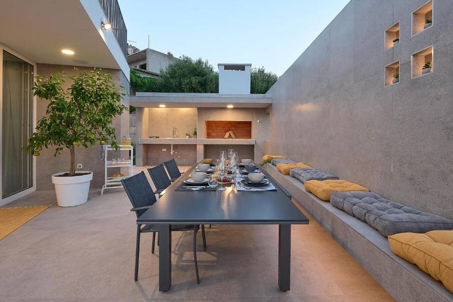 FOTO HDZ-ov ministar turizma iznajmljuje lukuznu vilu u Klisu, evo za koliko je spustio cijene!