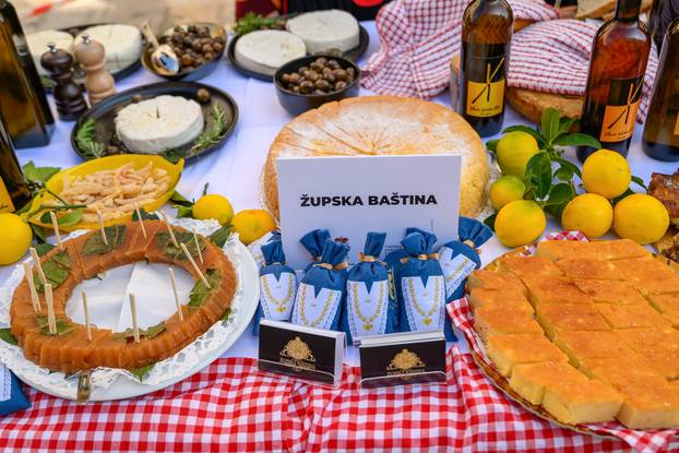 Dubrovnik: Tradicionalna Dubrovačka trpeza na Stradunu