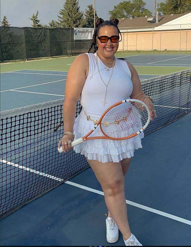 Plus-size influencerica ponosno pokazuje svoje obline: 'Tko se ne bi hvalio ovakvim grudima?'