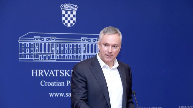 Zagreb: Darinko Kosor odrÅ¾ao konferenciju za medije o ovrÅ¡nom zakonu