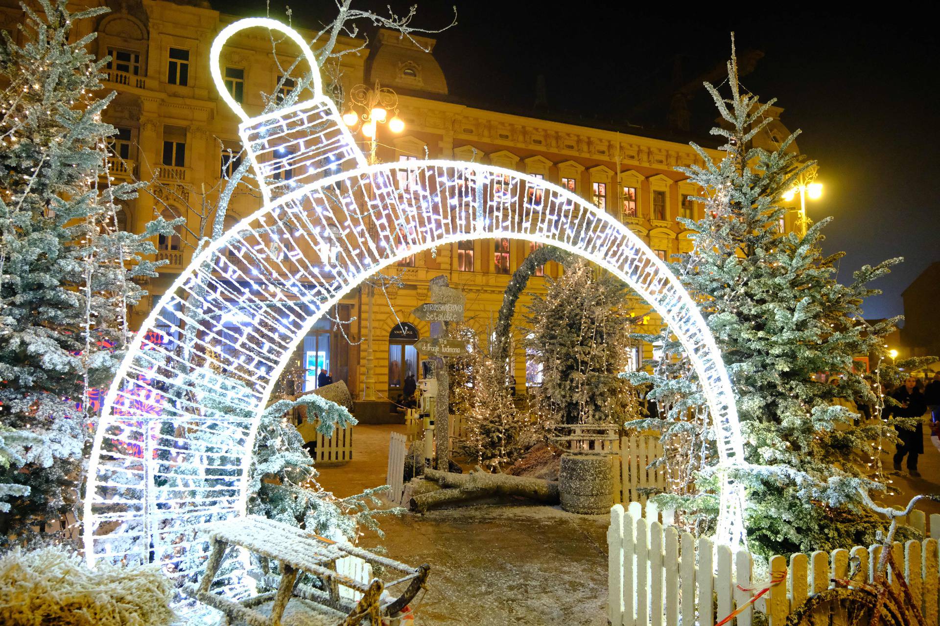 Zagreb: Trg je spreman za Advent 