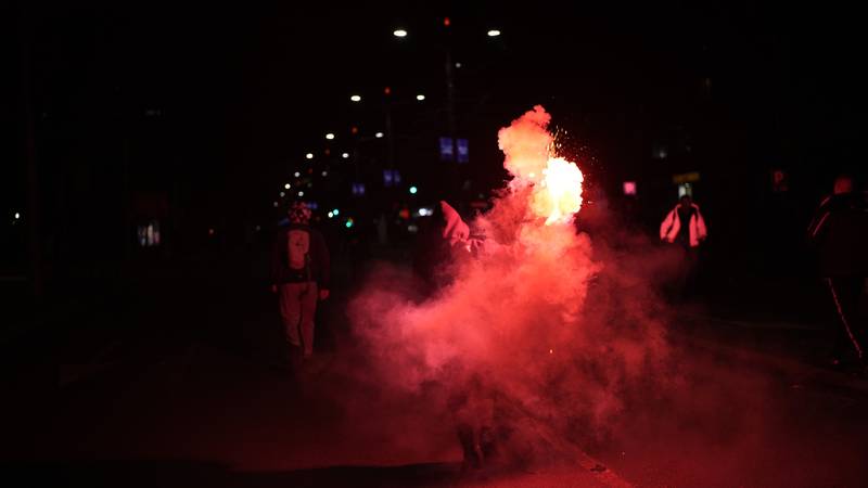 Srbija: Više ljudi je ozlijeđeno u organiziranom napadu pristaša Vučića na okupljene građane