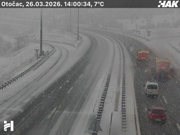 FOTO Dramatično stanje na autocestama, gusti snijeg i dalje pada. Evo koliko ga ima dosad