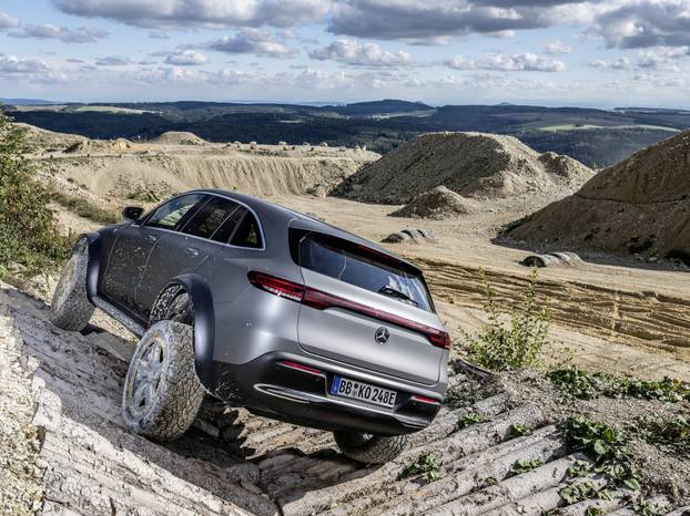 Elektroauto der Extreme: Elektrischer Luxus goes offroad: Elektromobilität wird abenteuerlustig

Electric car of extremes: Electric luxury goes off-road: Electric mobility develops a thirst for adventure