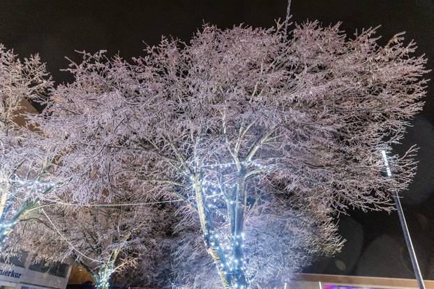 U Kninu je počela padati ledena kiša