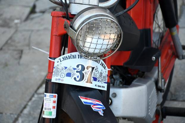 Sisak: Oldtimer klub Sisak organizirao 7. Tomos susret