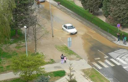 Koprivnica: Voda poplavila cijelu ulicu za 15 minuta
