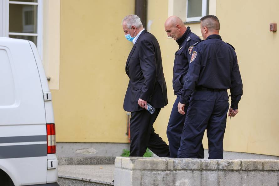 Zagreb: Ivo Sanader, oslobođen optužbi za ratno profiterstvo, odlazi sa suda