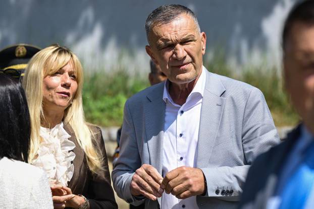 Zagreb: Svečana primopredaja vatrogasnih vozila