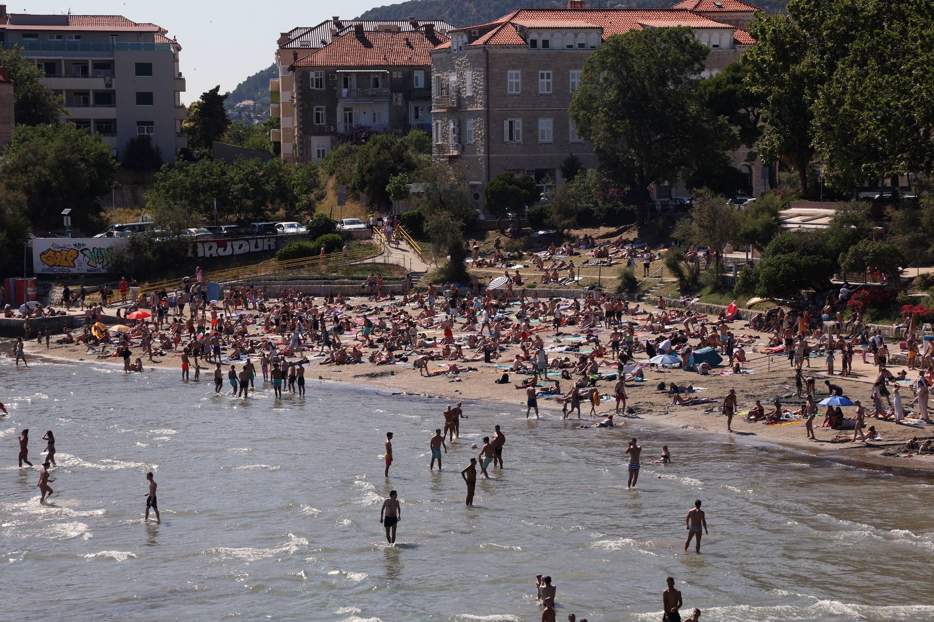 Split: Gužva na najpoznatijoj gradskoj plaži Bačvice