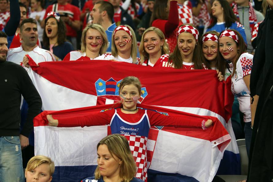 Ona je bila u svom điru: Curo, naši su Kauboji, ne Indijanci...