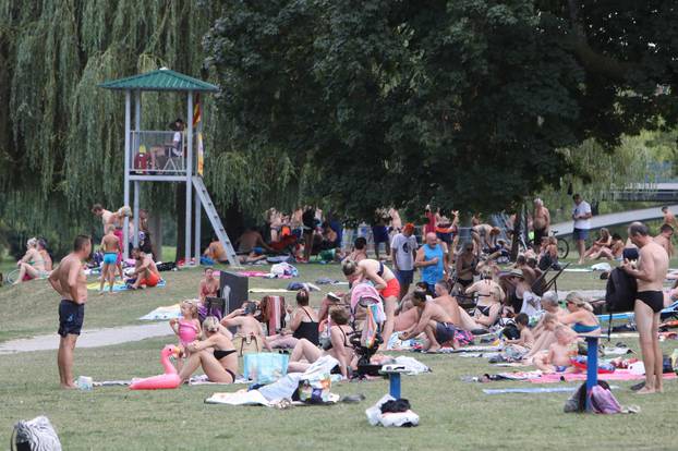 Karlovac: Osvježenje u rijeci Korani