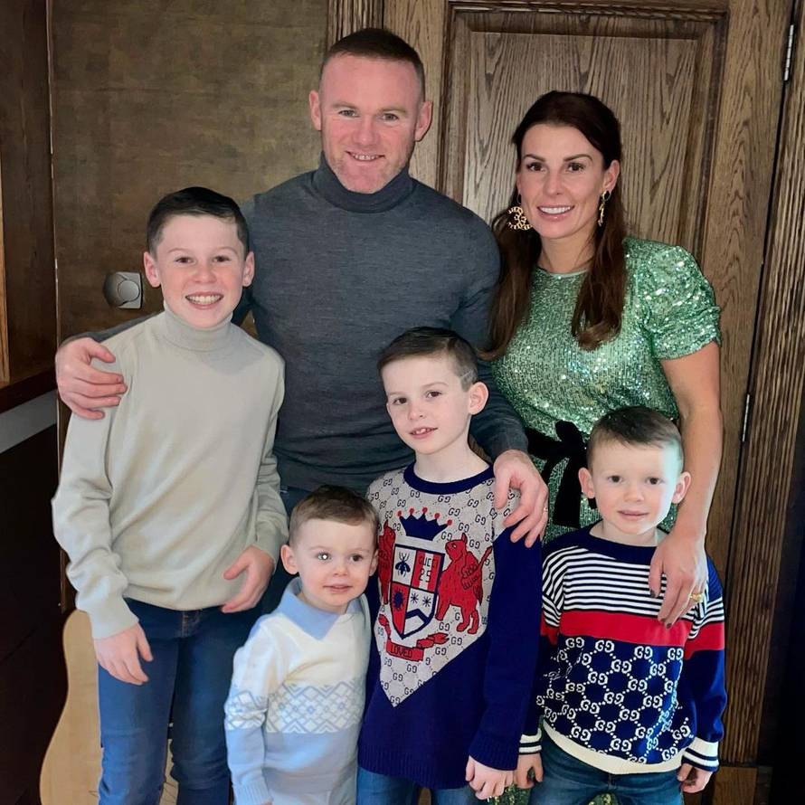 Polugole djevojke plesale oko Rooneyja, a s jednom se ljubio: Bojao sam se da će me ucijeniti!