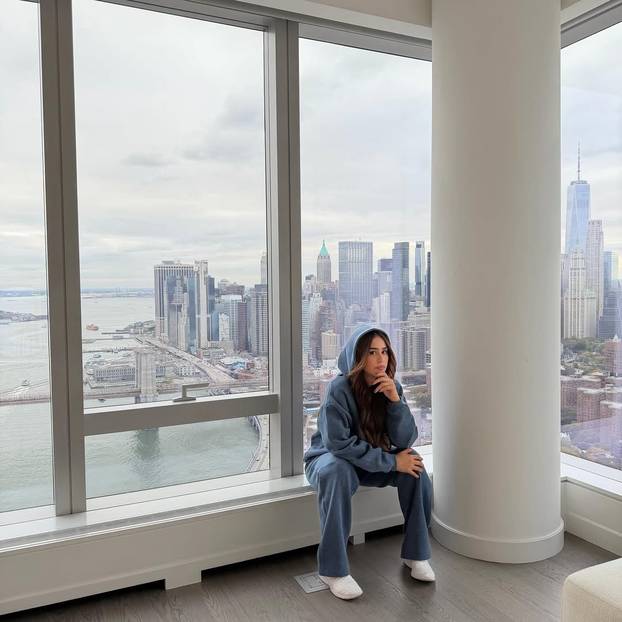 FOTO Ovo je prognostičarka Yanet. Dečko ju je ostavio da više može igrati Call of Duty